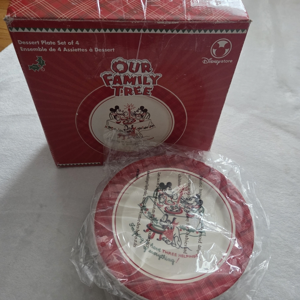 Disney Store Our Family Tree Christmas Plates‎  Mickey Pluto Set Of 4